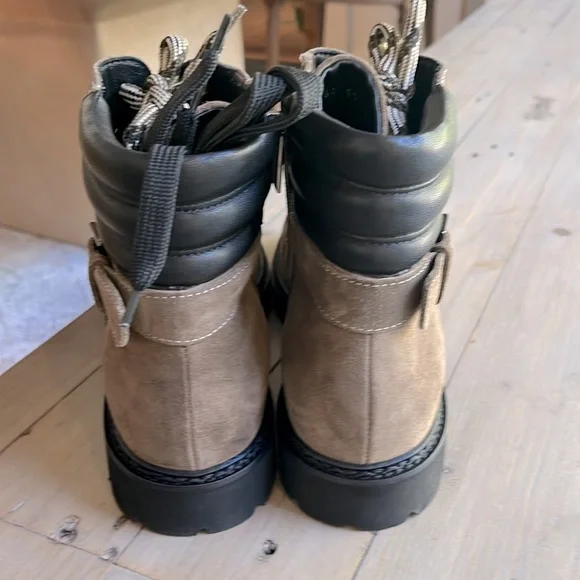 Aquatalia Mayra Weatherproof Lace Up Suede Ankle Lug Lace Up Moto Boots Size 11 - Picture 8 of 13